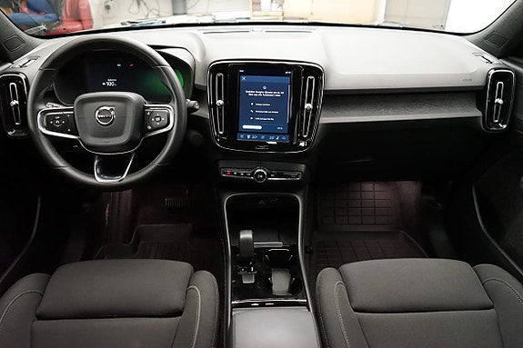 Volvo XC40 6 of 18