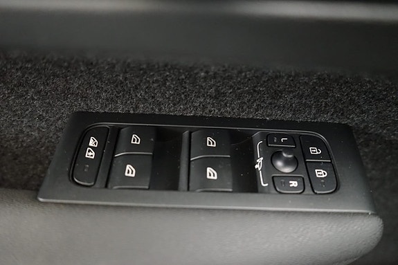 Volvo XC40 11 of 18