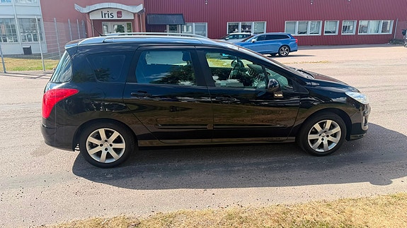 Peugeot 308 SW 5 of 7