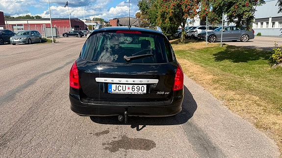Peugeot 308 SW 2 of 7