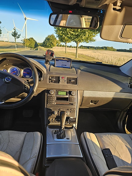Volvo XC90 7 of 11