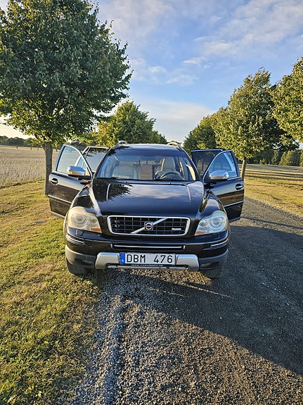 Volvo XC90 3 of 11