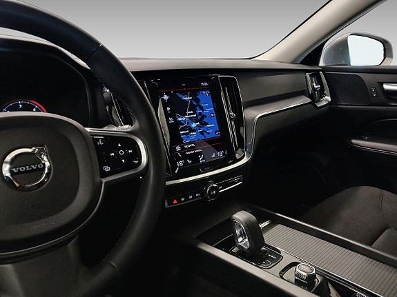 Volvo V60 Cross Country 8 of 16