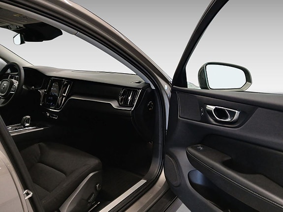 Volvo V60 Cross Country 14 of 16