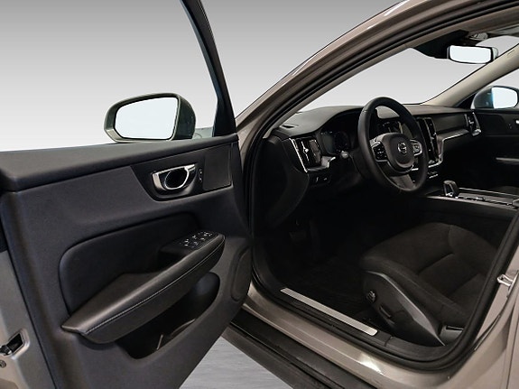 Volvo V60 Cross Country 13 of 16