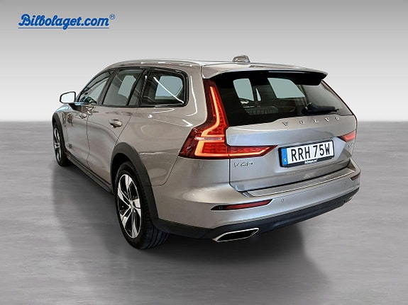 Volvo V60 Cross Country 4 of 16