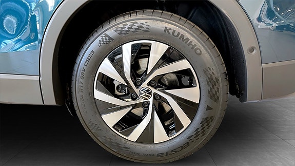 Volkswagen Tiguan 6 of 15