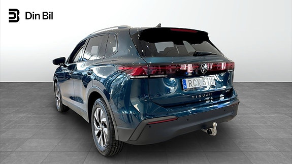 Volkswagen Tiguan 3 of 15