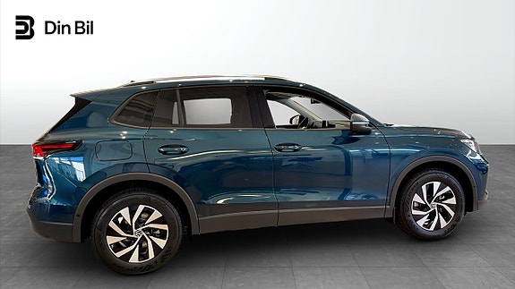 Volkswagen Tiguan 2 of 15