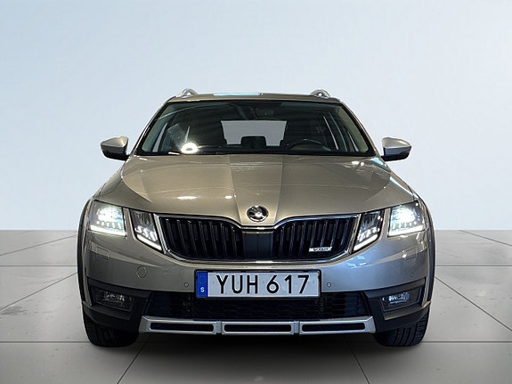 Skoda Octavia Scout 2 of 22
