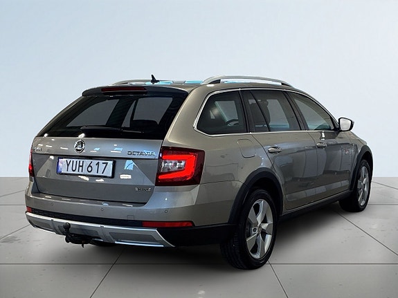 Skoda Octavia Scout 5 of 22
