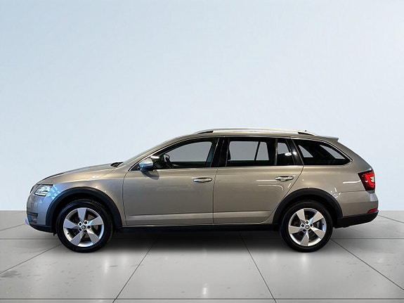 Skoda Octavia Scout 3 of 22