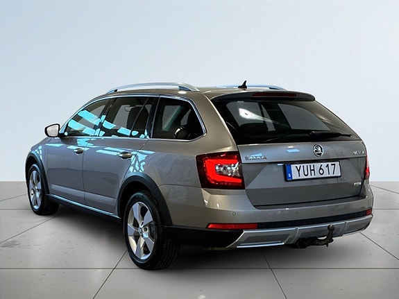 Skoda Octavia Scout 4 of 22