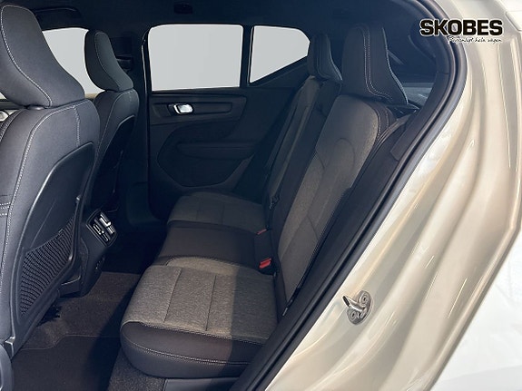 Volvo XC40 10 of 20