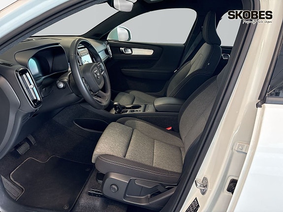 Volvo XC40 9 of 20