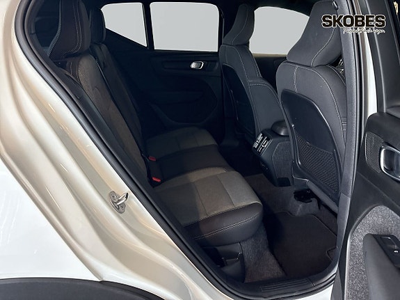 Volvo XC40 11 of 20