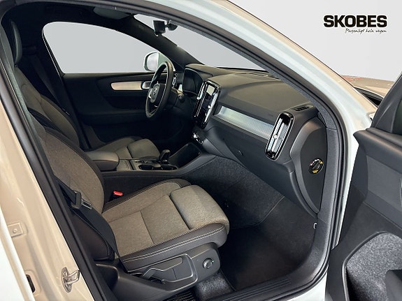 Volvo XC40 12 of 20