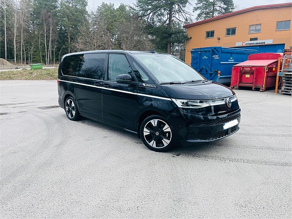 Volkswagen Multivan 2 of 3