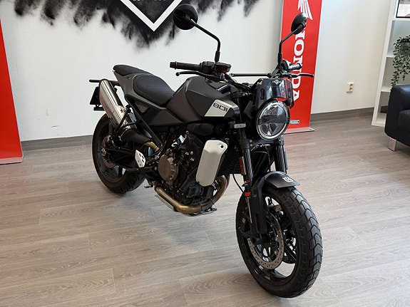 Husqvarna Svartpilen 801 2 of 5