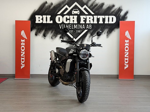 Husqvarna Svartpilen 801