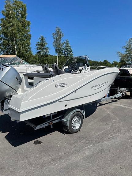 Barracuda 545 walk around 2 of 6