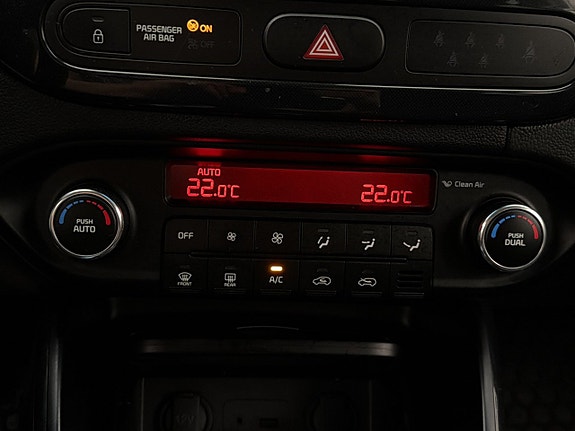 Kia Carens 23 of 29