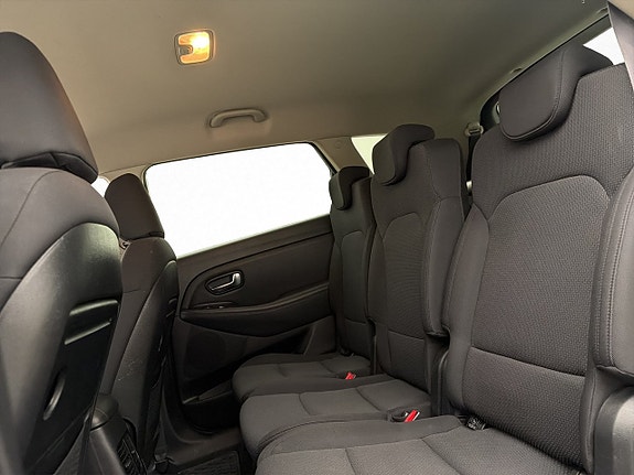 Kia Carens 16 of 29