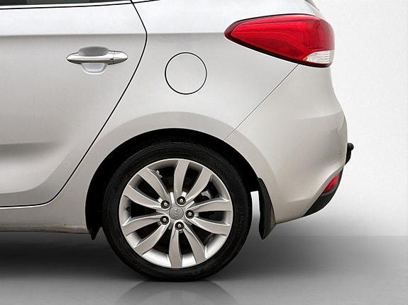 Kia Carens 27 of 29