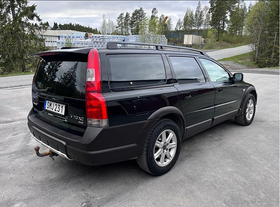 Volvo XC70 2 of 3