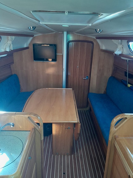 Bavaria 30 Cruiser 2006 8 of 13