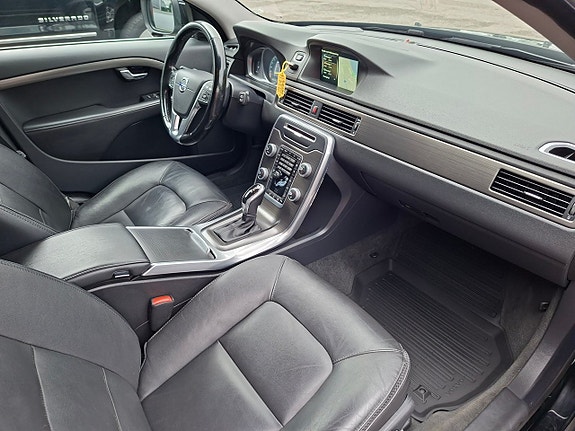 Volvo XC70 11 of 18