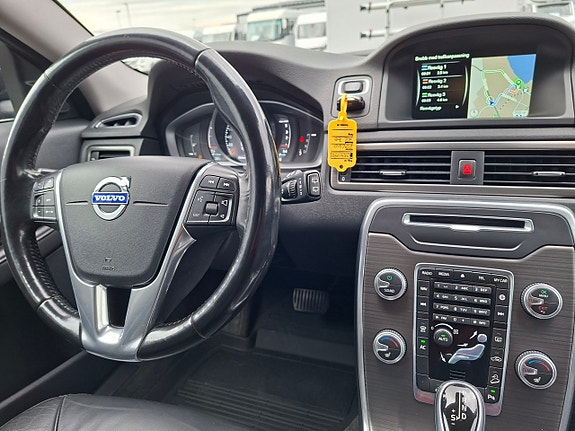 Volvo XC70 12 of 18