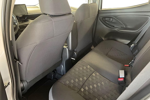 Toyota Yaris 13 of 21