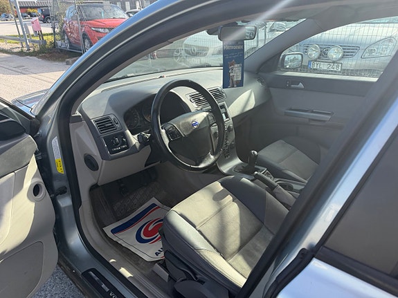 Volvo V50 8 of 27