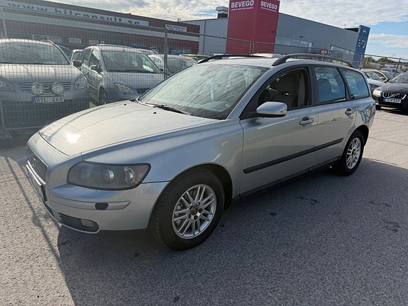 Volvo V50 2 of 27