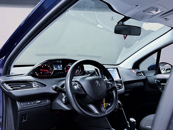 Peugeot 208 11 of 13