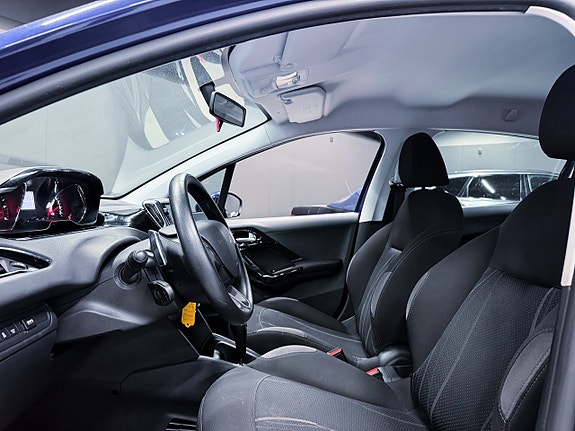 Peugeot 208 5 of 13