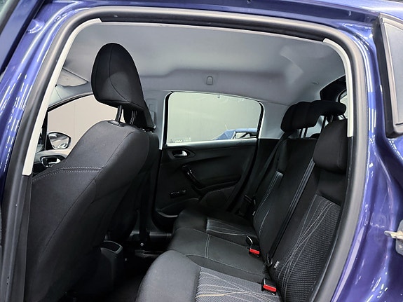 Peugeot 208 10 of 13