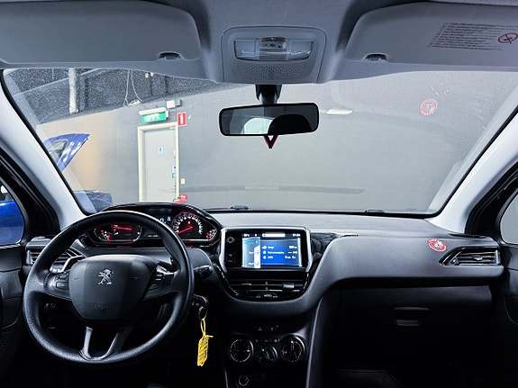 Peugeot 208 3 of 13