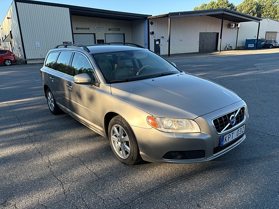 Volvo V70 12 of 12