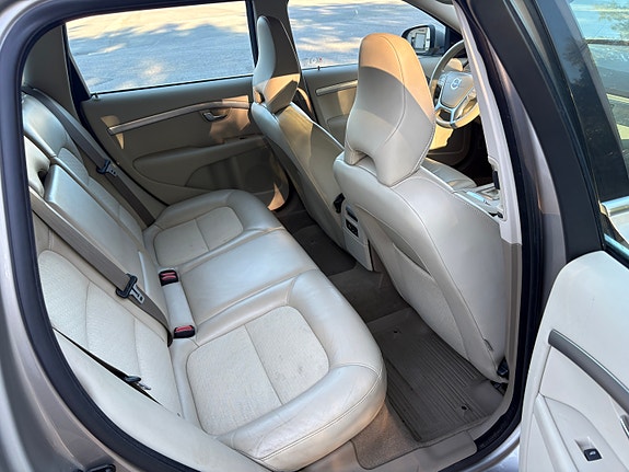 Volvo V70 9 of 12