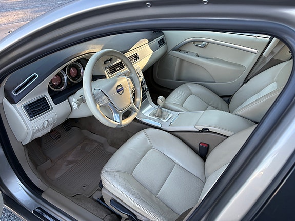Volvo V70 5 of 12