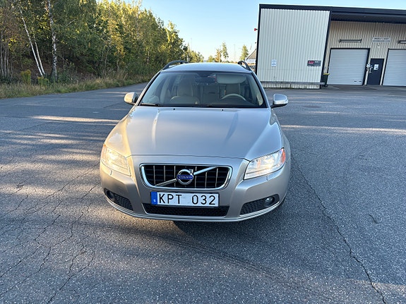 Volvo V70 6 of 12