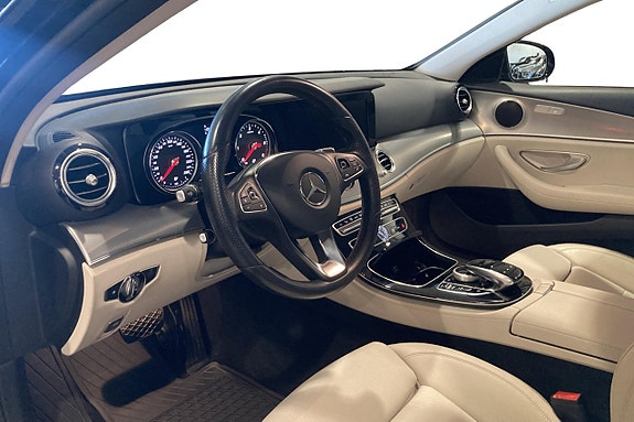 Mercedes-Benz E220 9 of 14