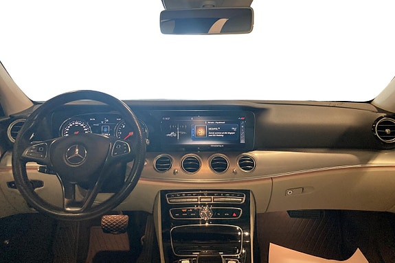 Mercedes-Benz E220 8 of 14