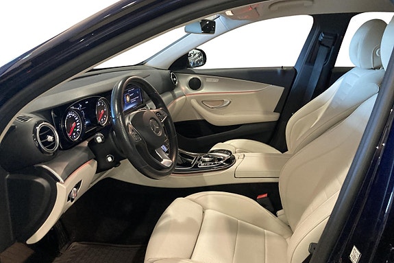 Mercedes-Benz E220 10 of 14