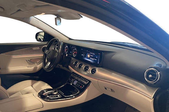 Mercedes-Benz E220 6 of 14