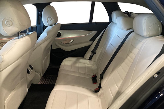 Mercedes-Benz E220 7 of 14