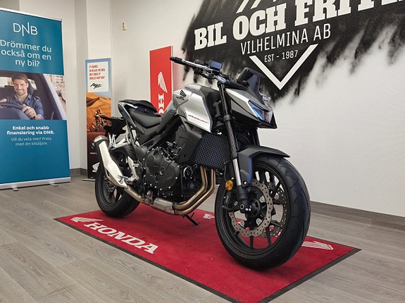 Honda CB750 Hornet 3 of 5