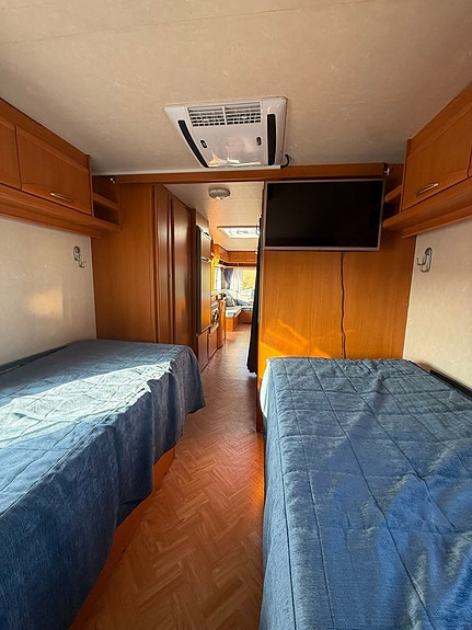Adria Unica C 743 PU 12 of 17